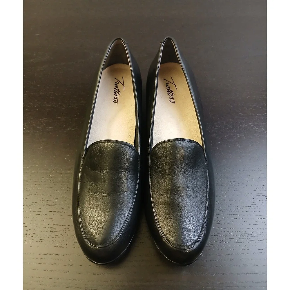 Trotters Black Leather Almond Toe Low Block Heel Slip On Loafers Shoe Womens 7.5